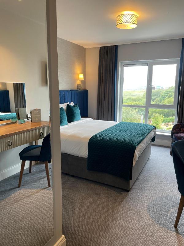Double Room with Sea View image 1