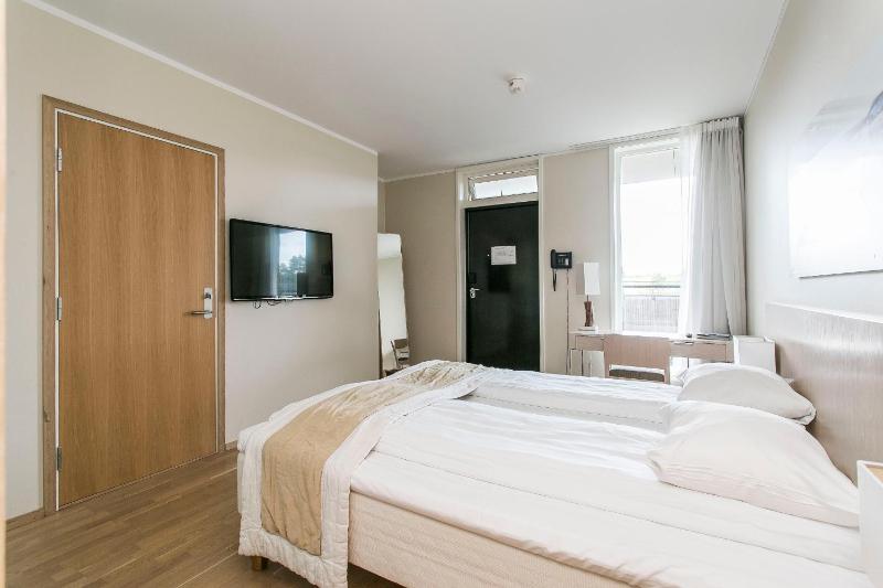Budget Twin Room image 2