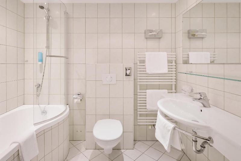 Classic Triple Room image 2