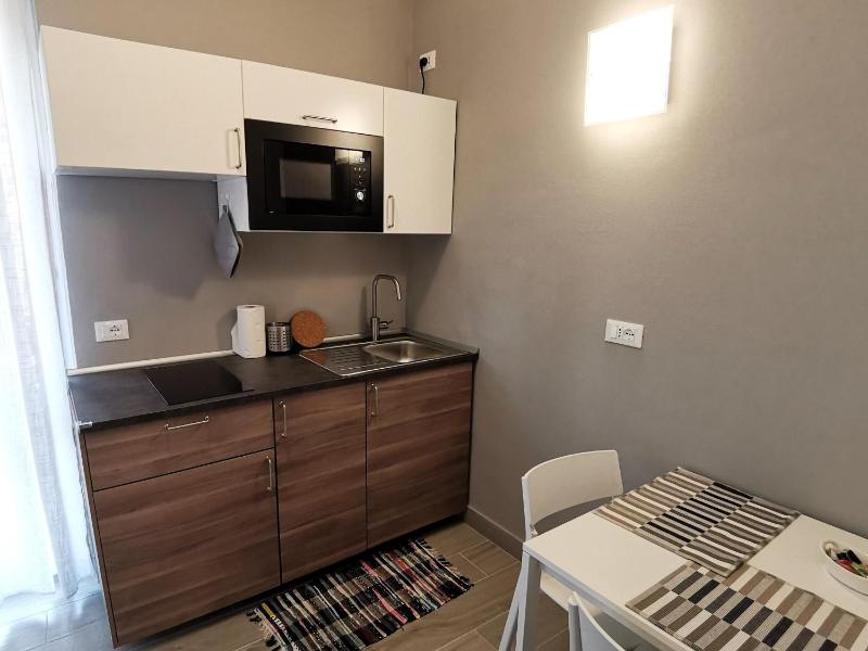 Twin Room with Private Bathroom image 4