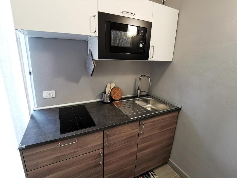 Twin Room with Private Bathroom image 3