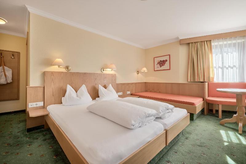 Classic Triple Room image 1