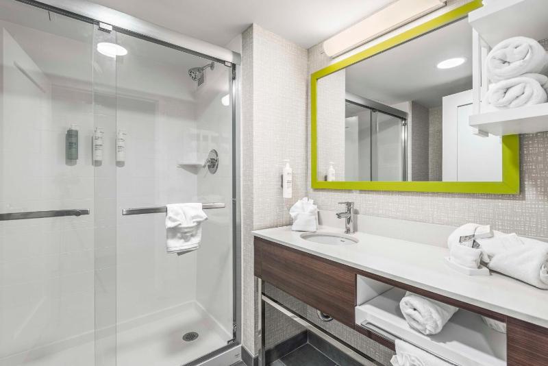 King Room with Shower - Non-Smoking image 2