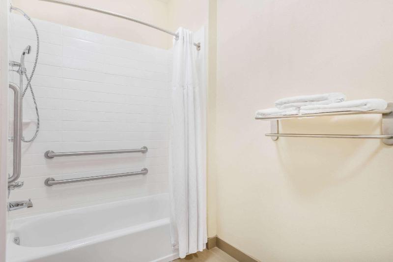 King Room - Non-Smoking image 3