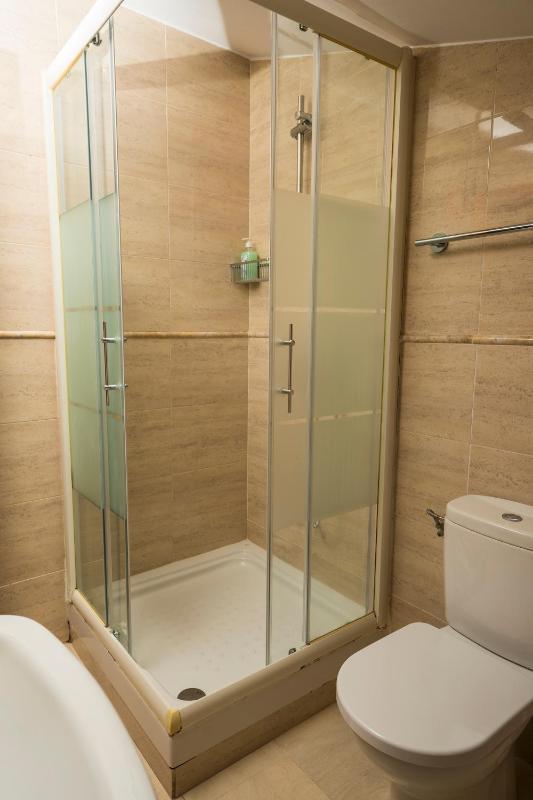 Quadruple Room with Bathroom image 3