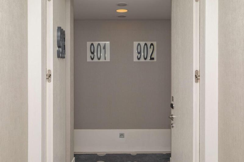 Premium Room with City View image 3