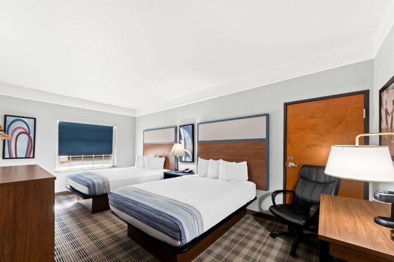 2 Queen Beds, Mobility Accessible Room, Bathtub w/ Grab Bars, Non-Smoking image 2