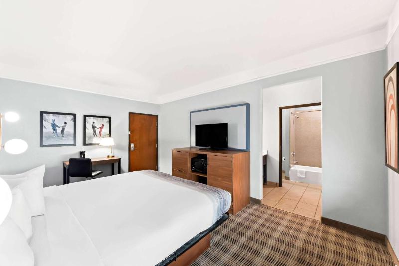King Room - Non-Smoking image 2