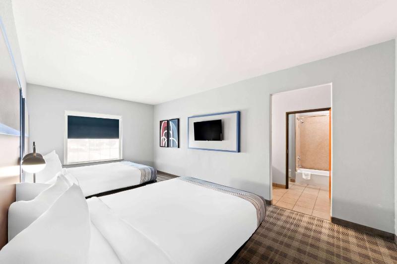 Suite with Two Queen Beds - Non-Smoking image 4