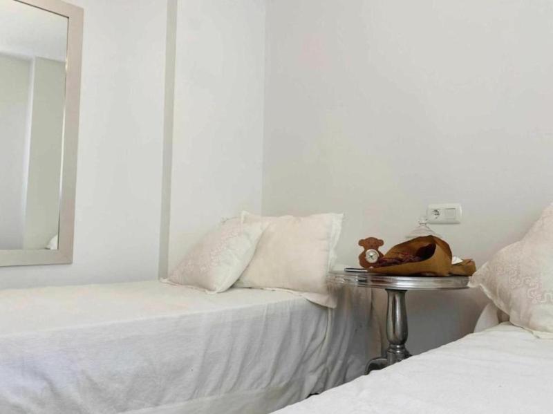 H2M Plaza de Toros Vieja 2 bedroom Smart TV & Wifi - image 13