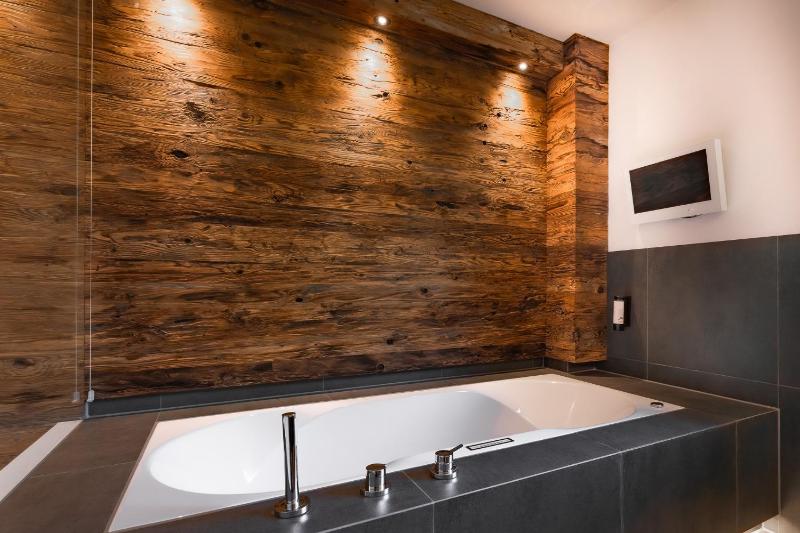 Superior Chalet image 2
