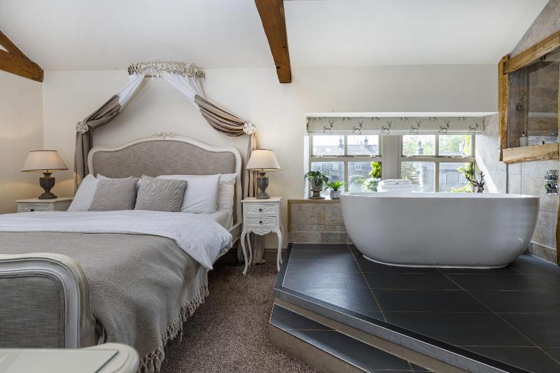 Superior King Room image 2