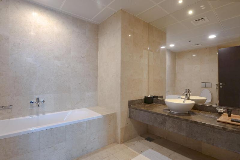 One Bedroom Deluxe Apartment image 1