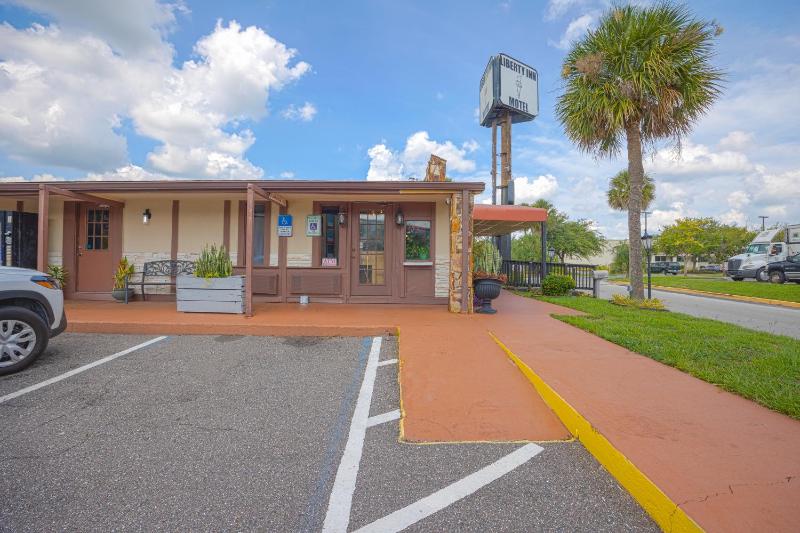 Liberty Inn and Suites Kissimmee near Disney World - image 35