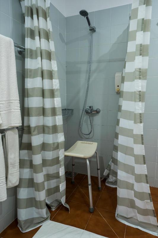 Twin Room - Disability Access image 4