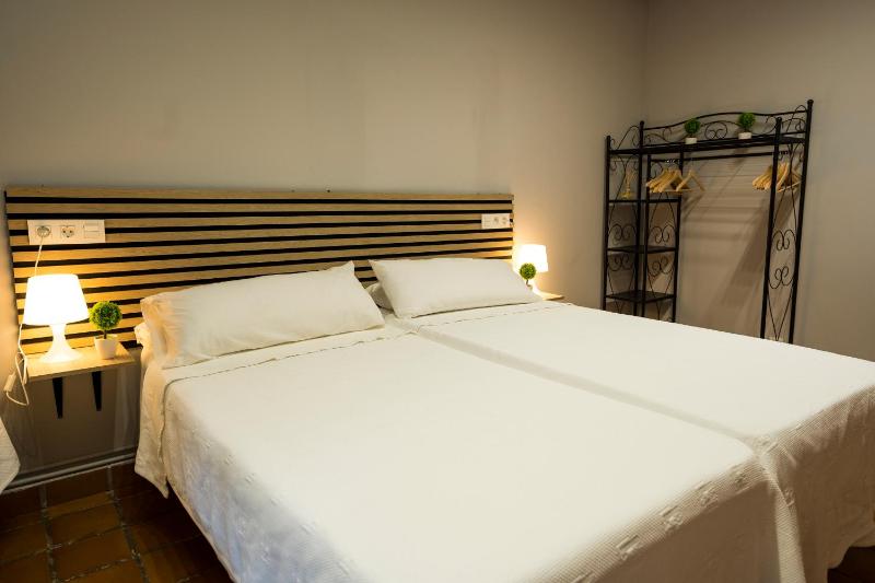 Twin Room - Disability Access image 2