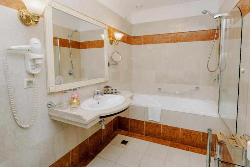 Double Room - Attic image 4