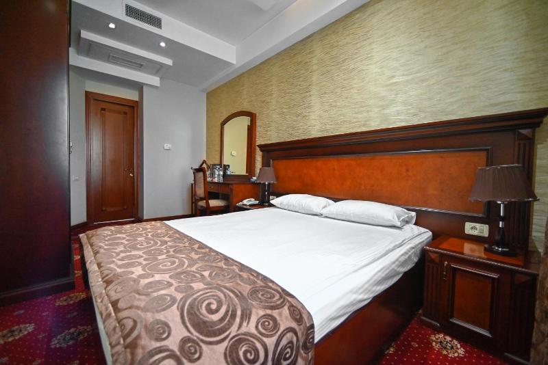 Standard Double or Twin Room image 1