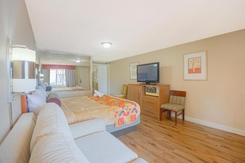 Liberty Inn and Suites Kissimmee near Disney World - image 32