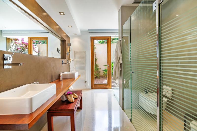One-Bedroom Villa image 3