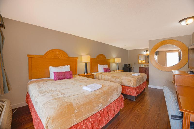 2 Full Beds Non-Smoking image 1