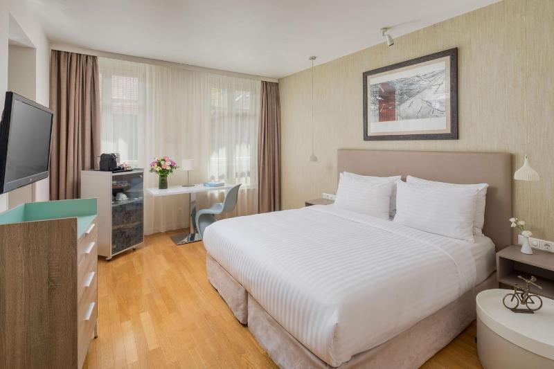 Double Room image 4