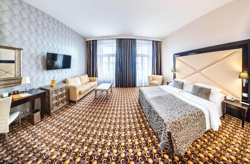 Deluxe Double Room image 2