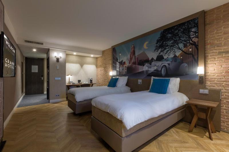 Superior Twin Room - Disability Access image 4