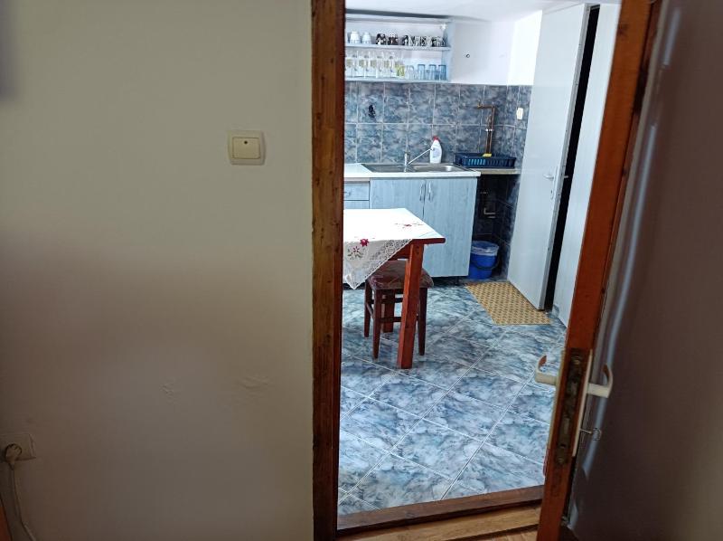 Basic Triple Room with Shared Bathroom image 4