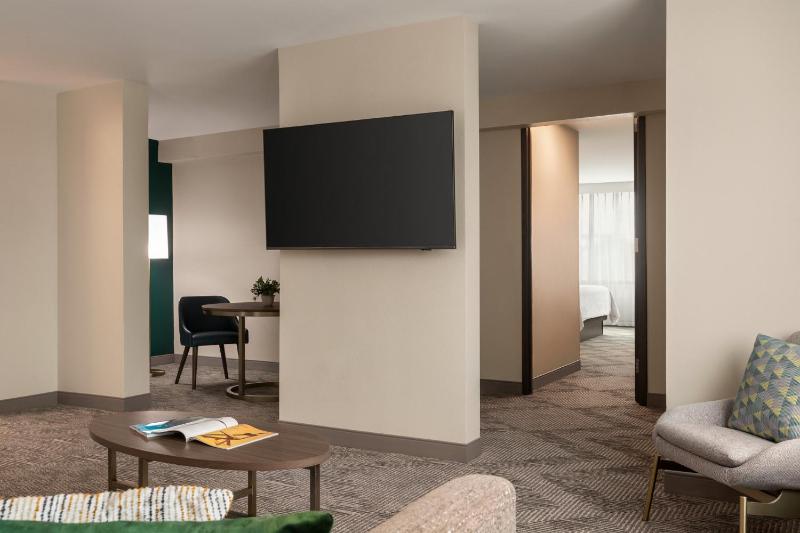 One-Bedroom Suite image 2