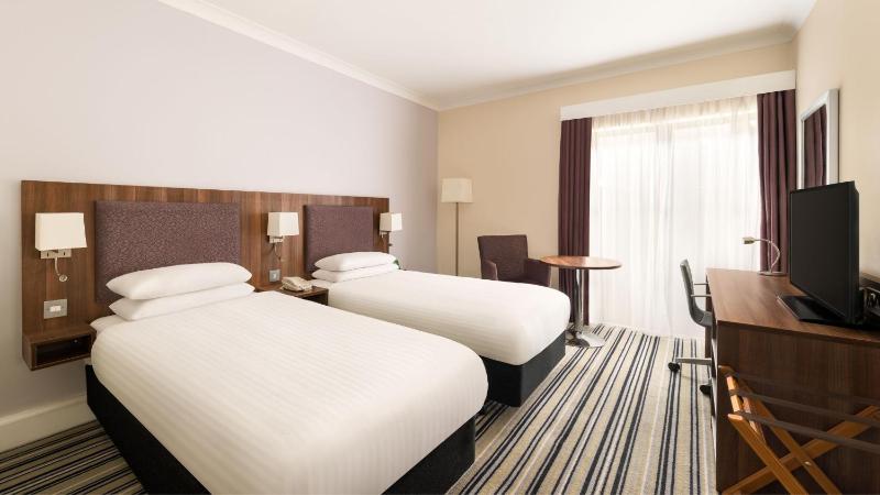 Standard Room with Two Single Beds image 3