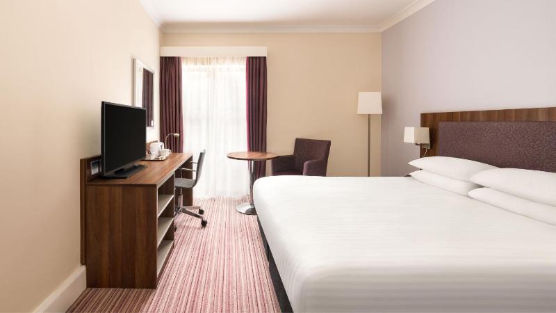 Standard Queen Room image 3