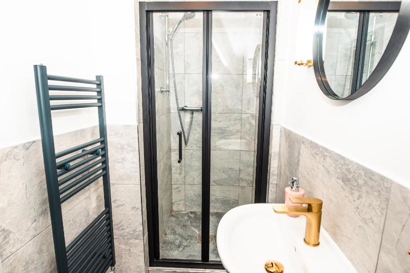 Double Room with Private Bathroom image 4
