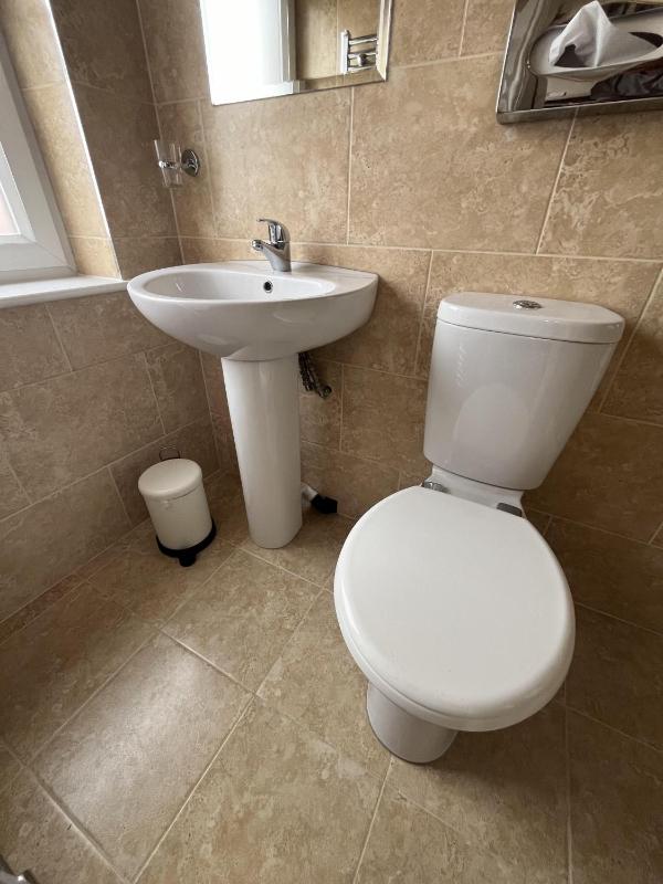 Single Room image 3