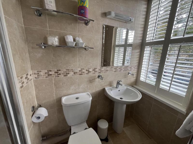 Double Room with Private Bathroom image 2