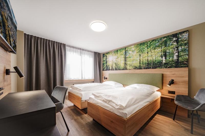Double or Twin Room Comfort image 2