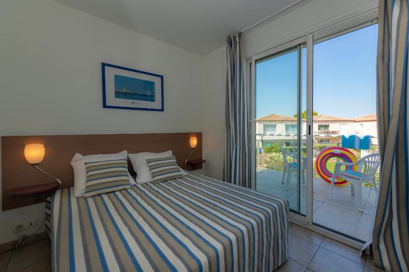 One-Bedroom Apartment image 3