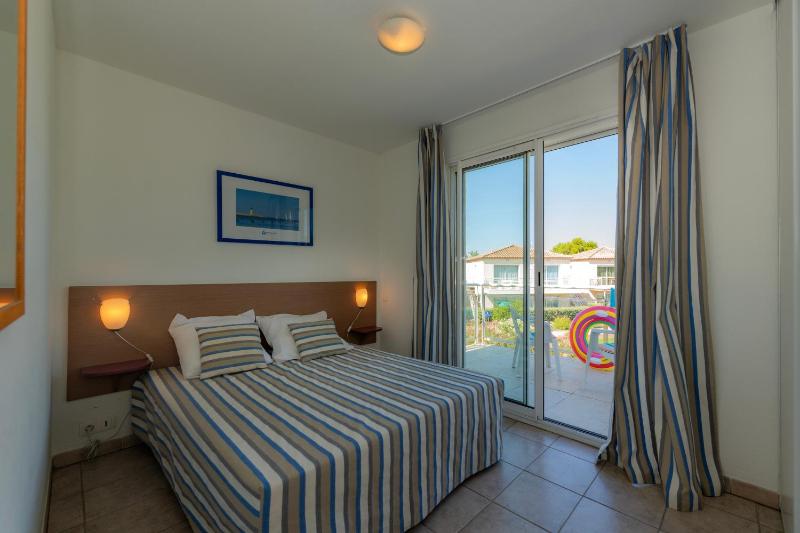 One-Bedroom Apartment image 4