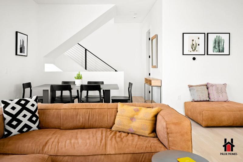 Townhome Private Roof Terrace Office Garage - image 12