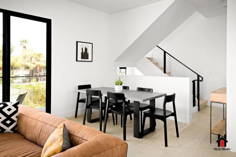 Townhome Private Roof Terrace Office Garage - image 5