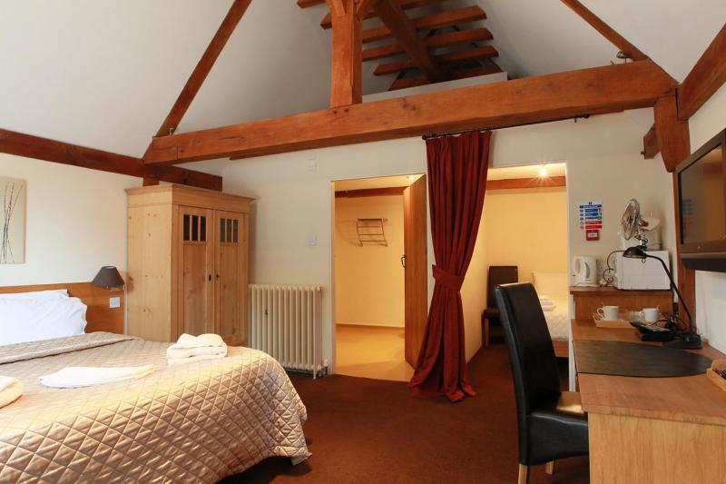 Deluxe Double Room with Shower image 3