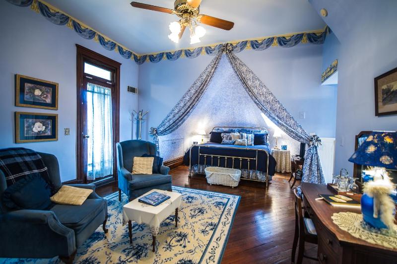 Sugar Magnolia Bed and Breakfast - image 6