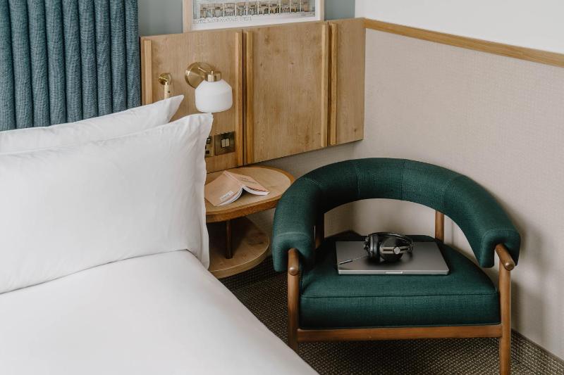 Mobility Accessible Standard Room image 3