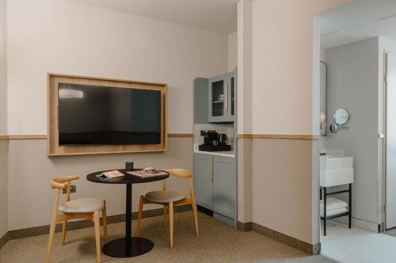 One Room Suite with Kitchenette image 1
