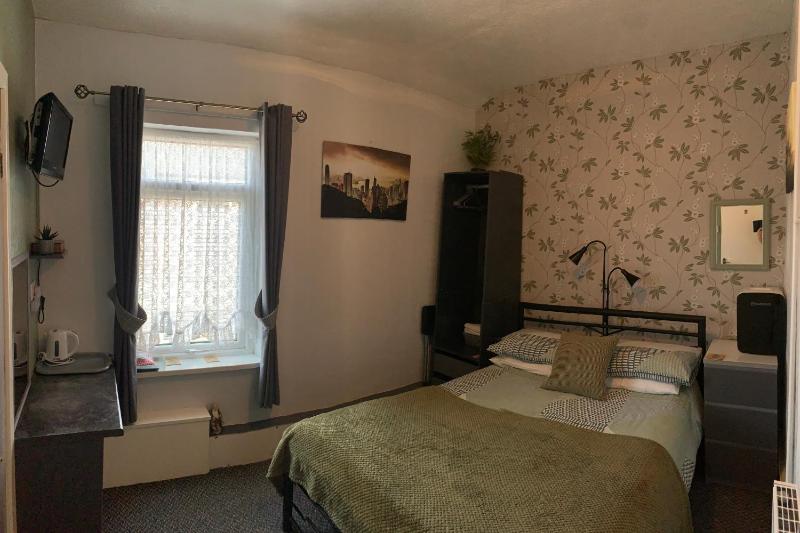 Standard Double Room image 3