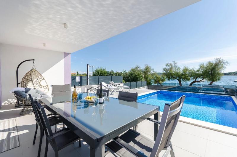 Apartment Adriatic with pool - image 13