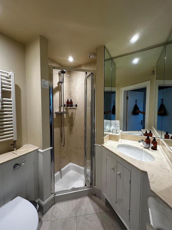 Single Room image 3