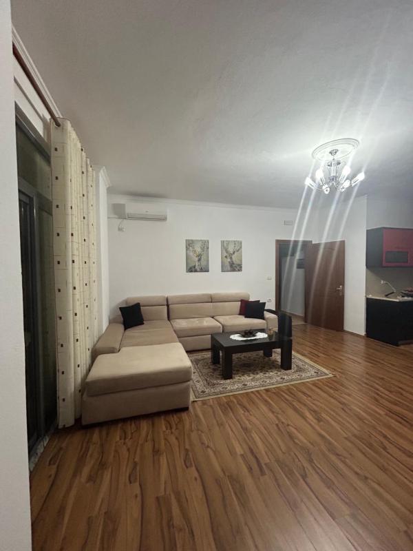 J & Nilson's Apartment In Shkodra Center - image 7