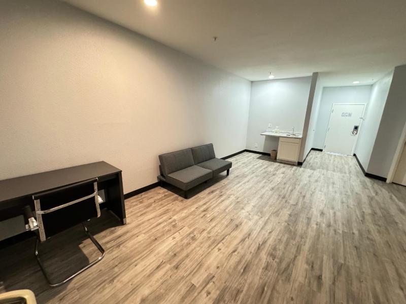King Suite with Spa Bath image 2
