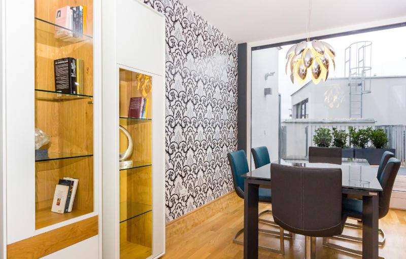 Deluxe Three-Bedroom Apartment with Terrace image 3